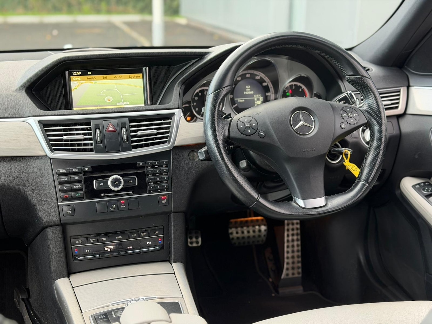 Used Mercedes-Benz E Class 2011 for sale - 76835159: Photo 13