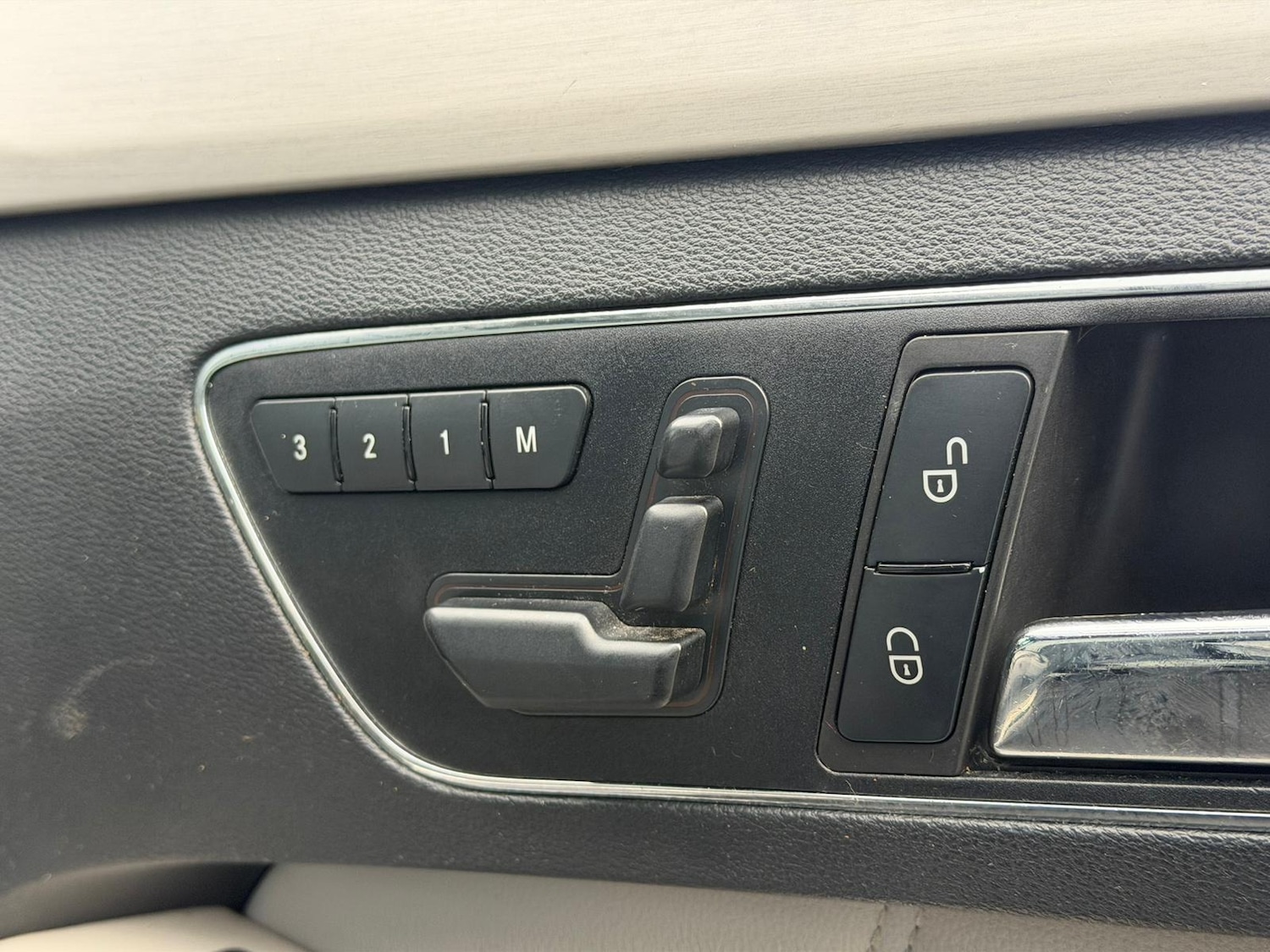 Used Mercedes-Benz E Class 2011 for sale - 76835159: Photo 18