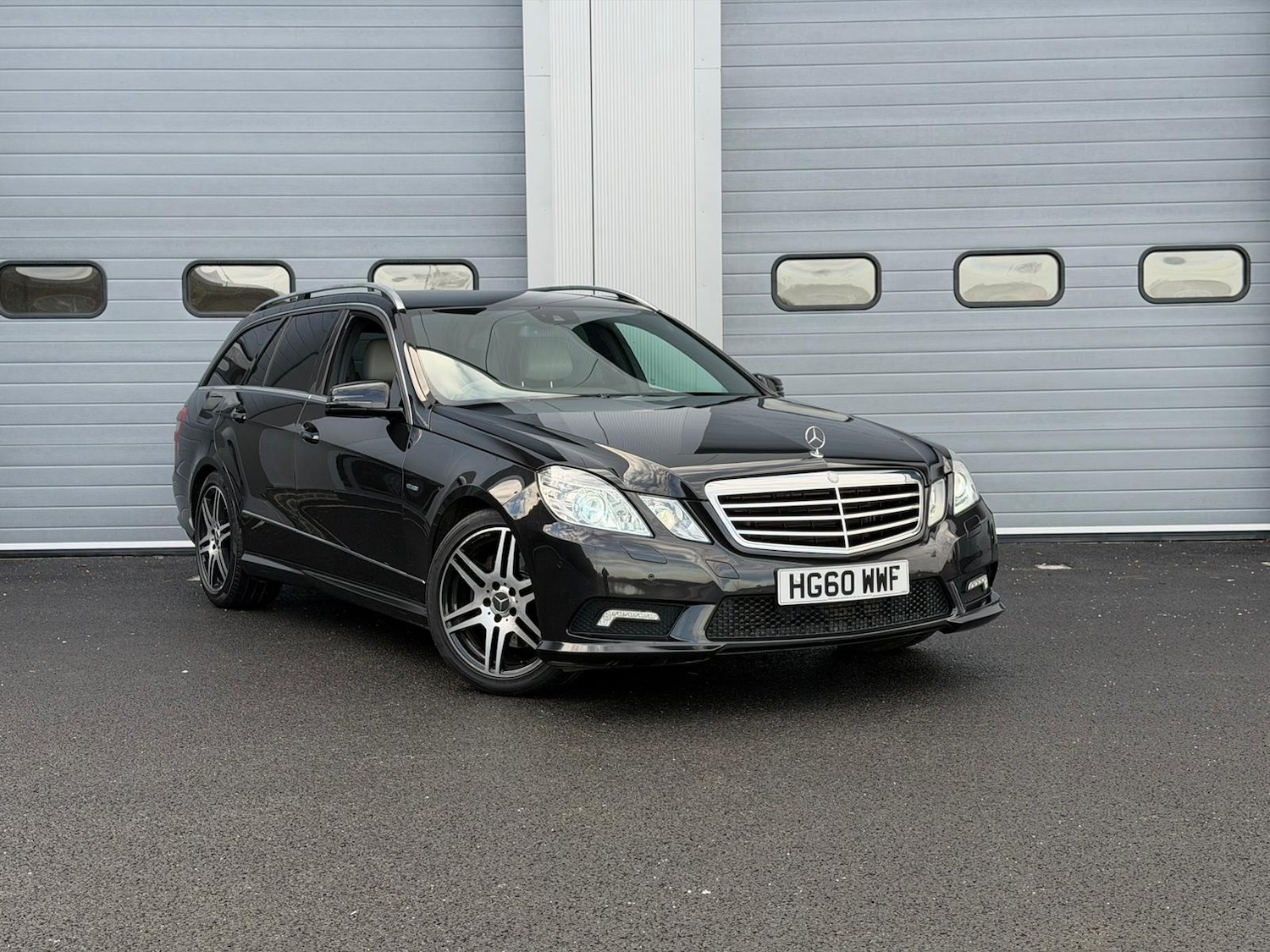Used Mercedes-Benz E Class 2011 for sale - 76835159: Photo 2