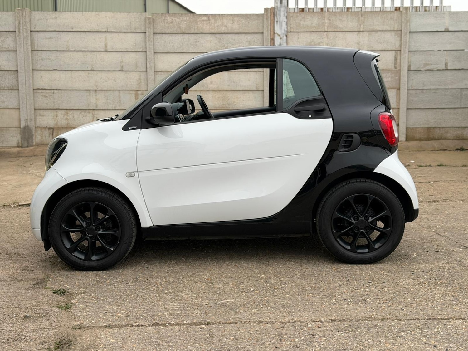 Used smart fortwo 2016 for sale - 77984551: Photo 4