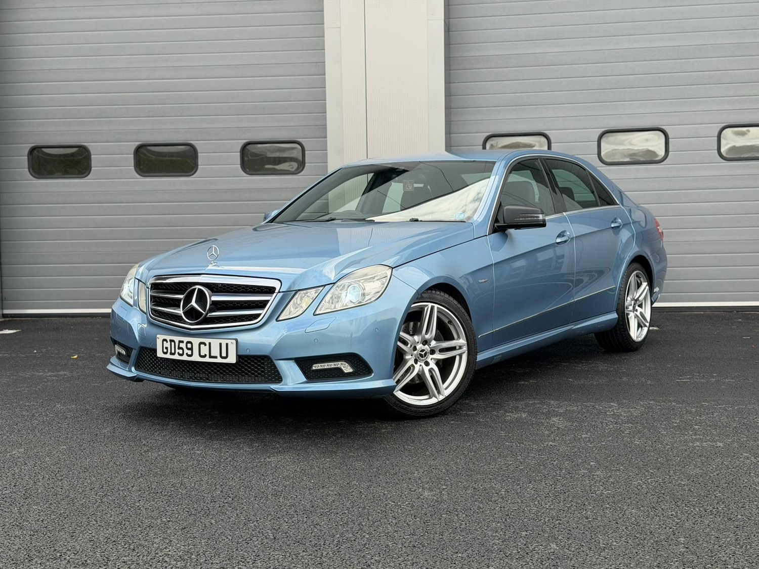 Used Mercedes-Benz E Class 2010 for sale - 76300852: Photo 1