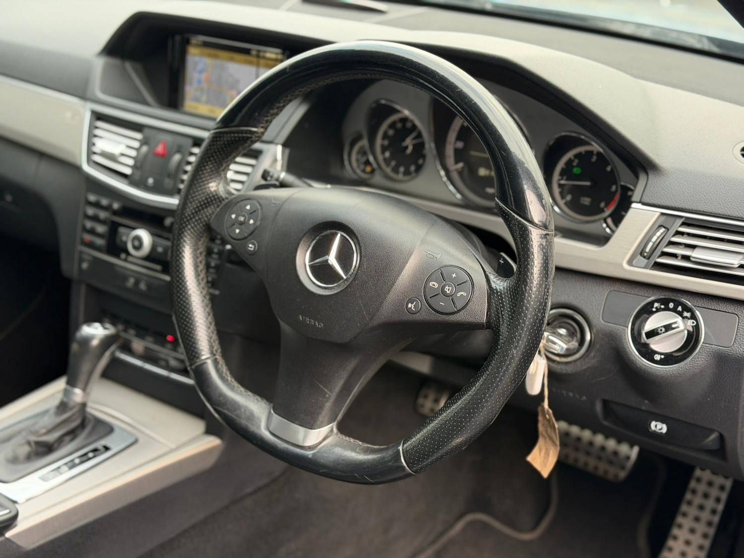Used Mercedes-Benz E Class 2010 for sale - 76300852: Photo 11