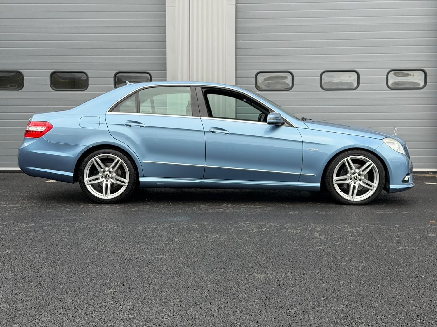 Used Mercedes-Benz E Class 2010 for sale - 76300852: Photo 3