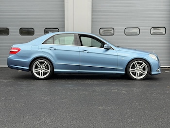 Used Mercedes-Benz E Class 2010 for sale - 76300852: Photo