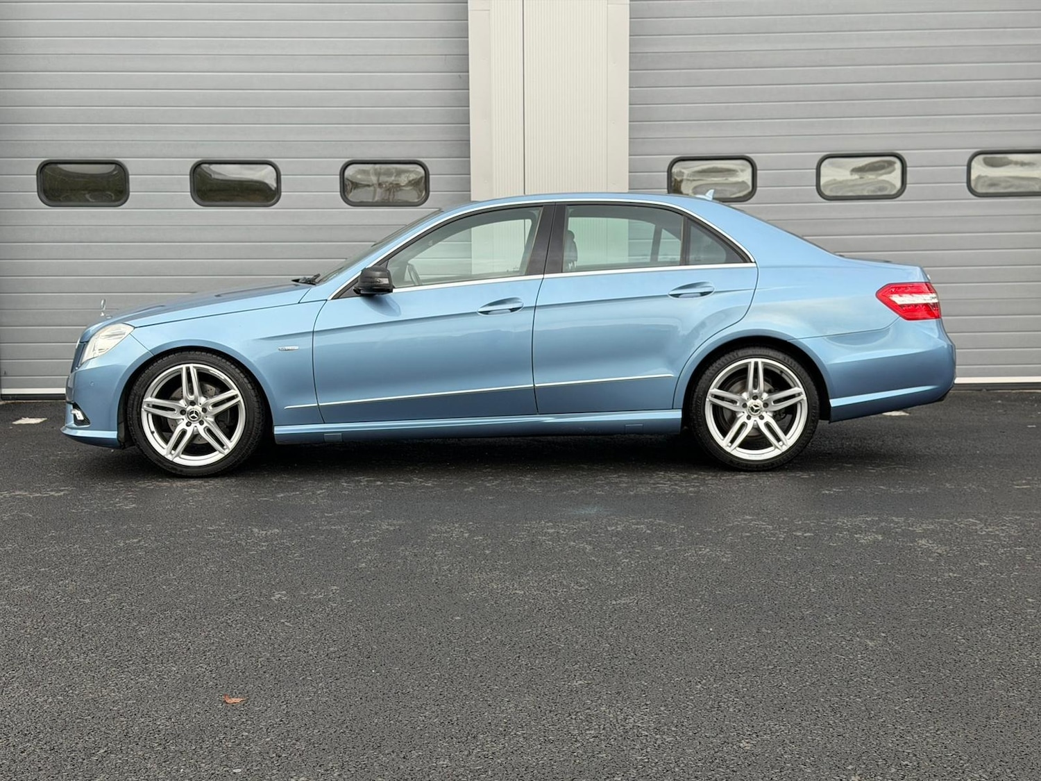 Used Mercedes-Benz E Class 2010 for sale - 76300852: Photo 4
