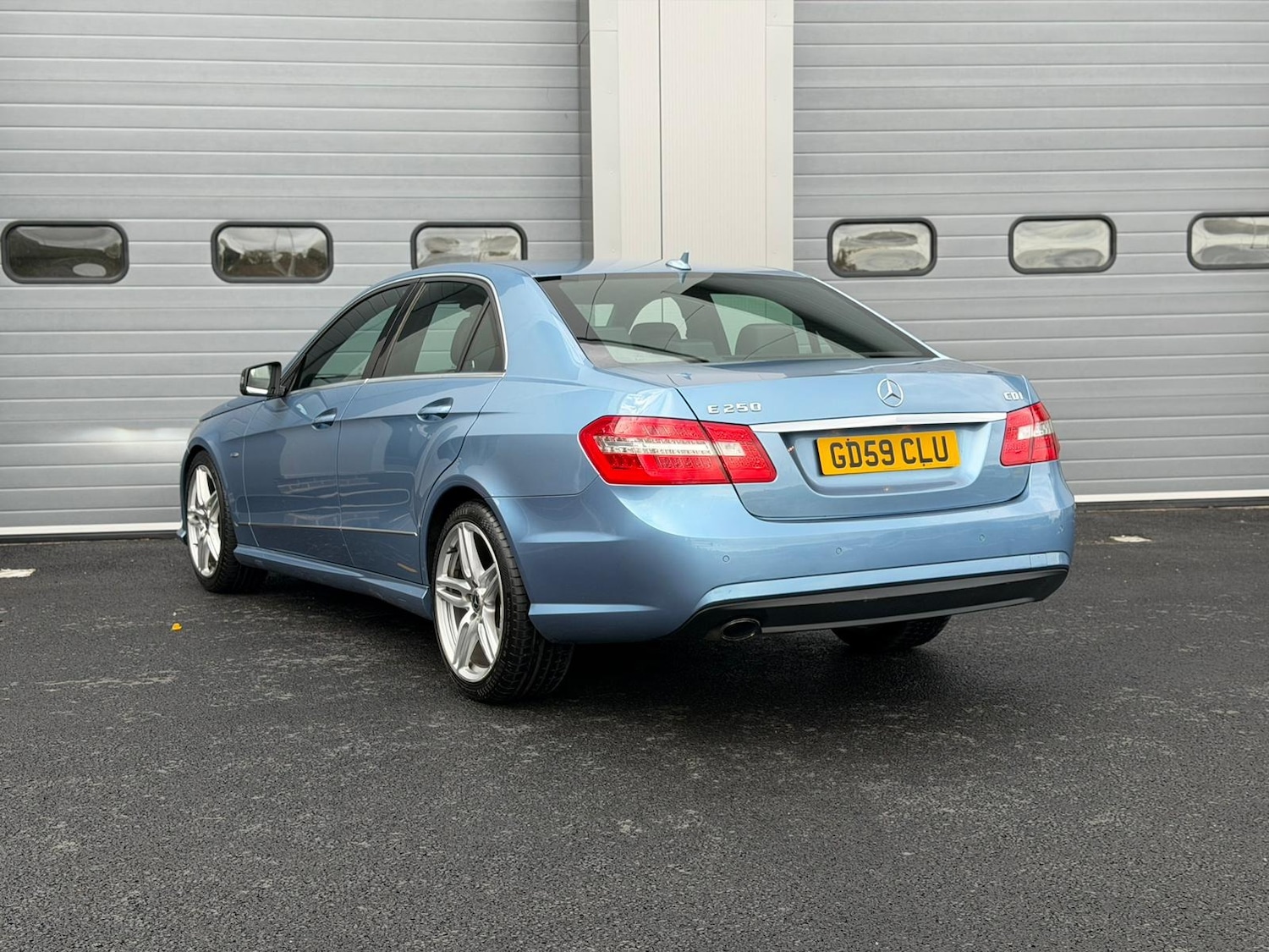 Used Mercedes-Benz E Class 2010 for sale - 76300852: Photo 5