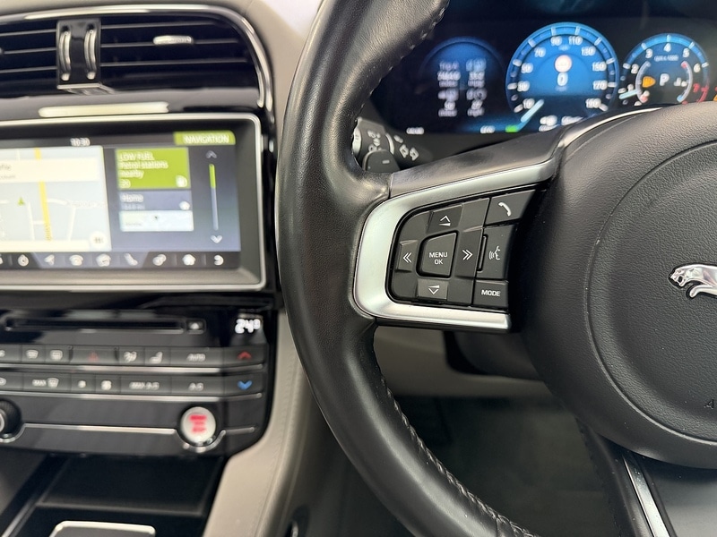 Used Jaguar F-Pace 2017 for sale - 76553612: Photo 23