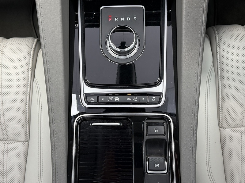 Used Jaguar F-Pace 2017 for sale - 76553612: Photo 34