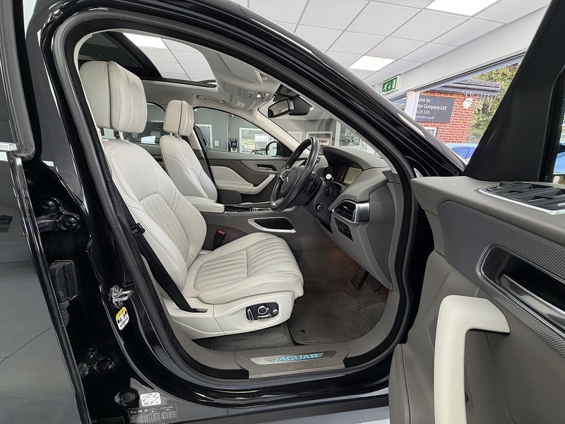 Used Jaguar F-Pace 2017 for sale - 76553612: Photo 38