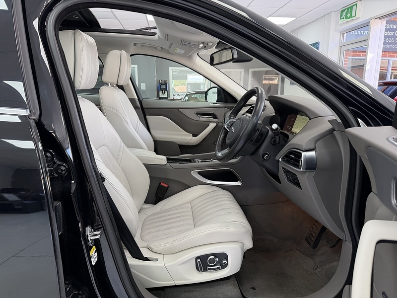 Used Jaguar F-Pace 2017 for sale - 76553612: Photo 39