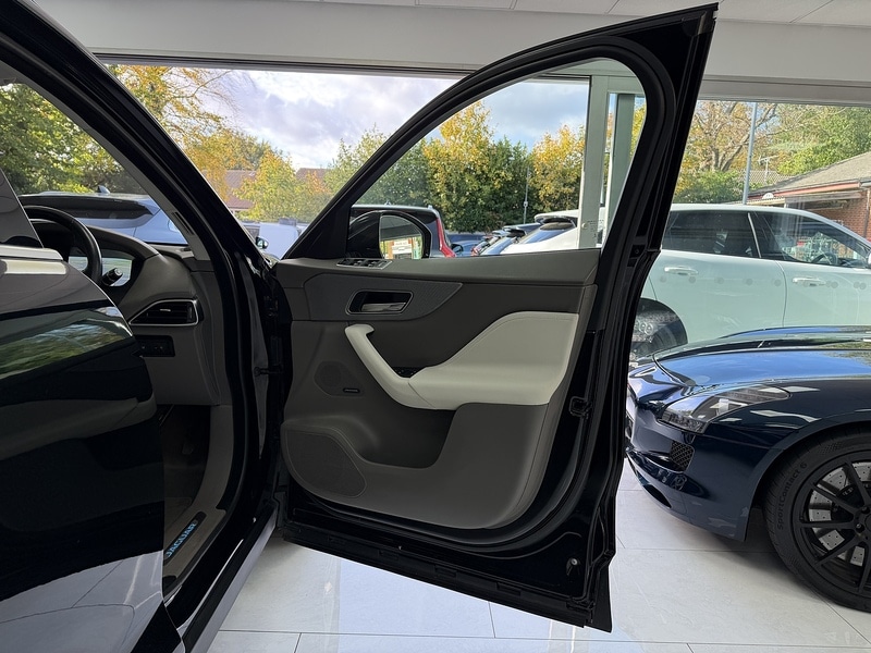 Used Jaguar F-Pace 2017 for sale - 76553612: Photo 47