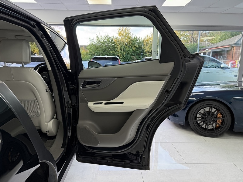 Used Jaguar F-Pace 2017 for sale - 76553612: Photo 57
