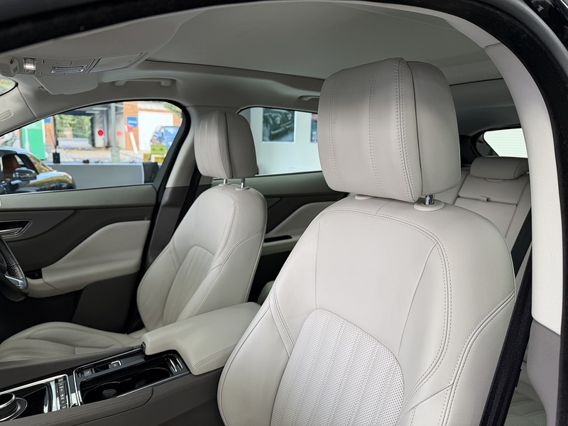 Used Jaguar F-Pace 2017 for sale - 76553612: Photo 64