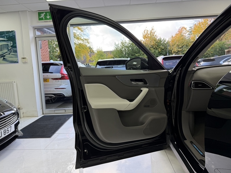 Used Jaguar F-Pace 2017 for sale - 76553612: Photo 68