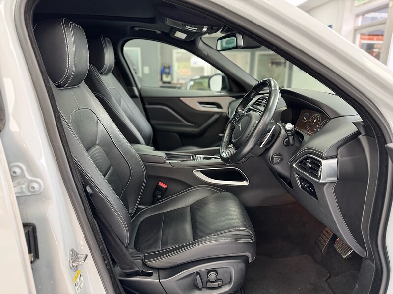 Used Jaguar F-Pace 2017 for sale - 76663659: Photo 51