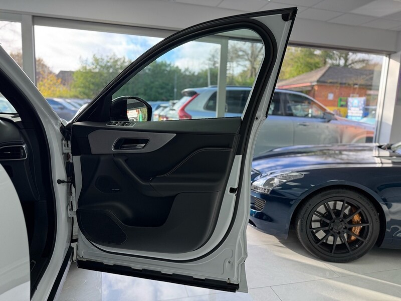 Used Jaguar F-Pace 2017 for sale - 76663659: Photo 59