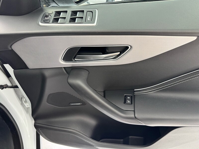 Used Jaguar F-Pace 2017 for sale - 76663659: Photo 60