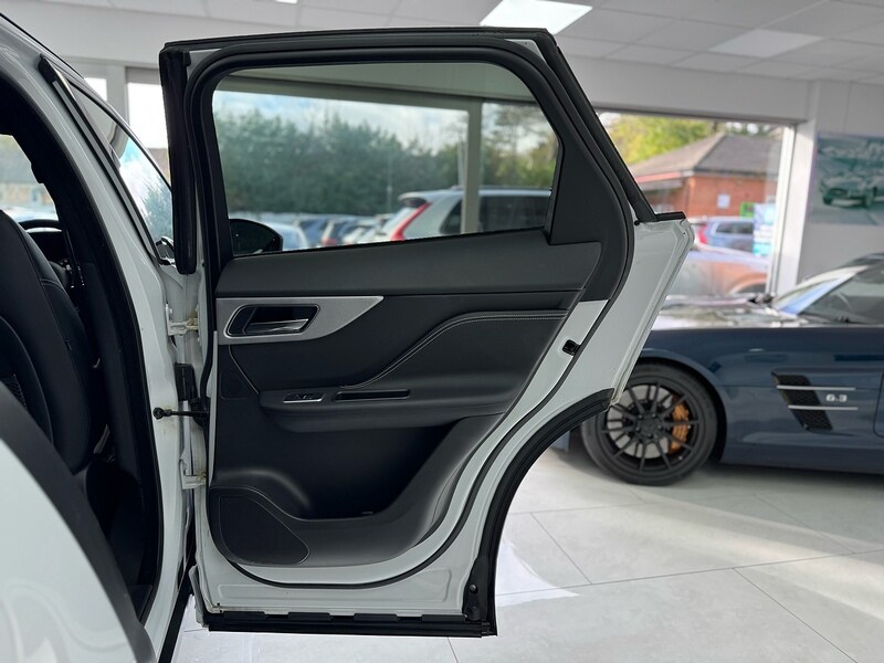 Used Jaguar F-Pace 2017 for sale - 76663659: Photo 66