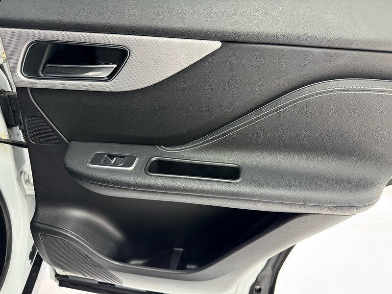 Used Jaguar F-Pace 2017 for sale - 76663659: Photo 67