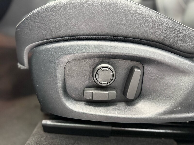 Used Jaguar F-Pace 2017 for sale - 76663659: Photo 77