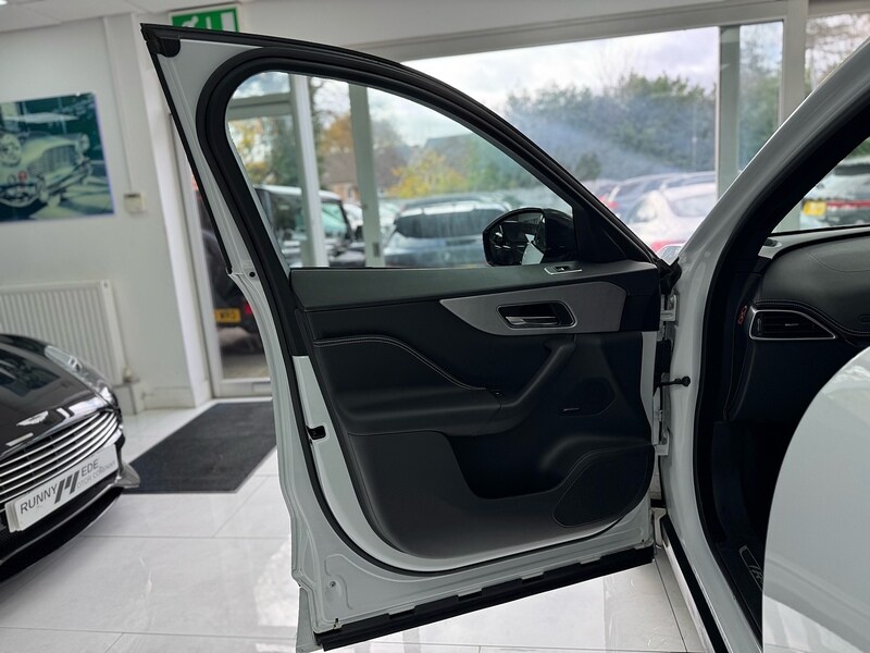 Used Jaguar F-Pace 2017 for sale - 76663659: Photo 82