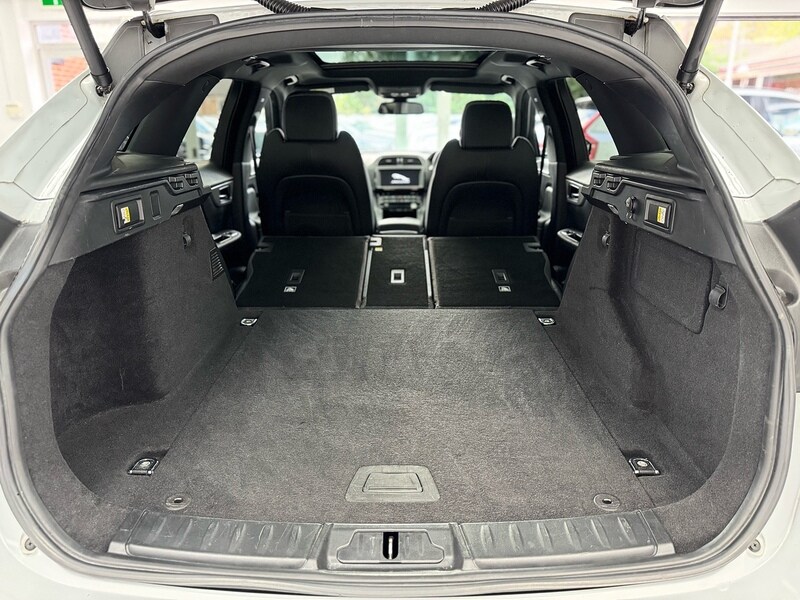Used Jaguar F-Pace 2017 for sale - 76663659: Photo 91