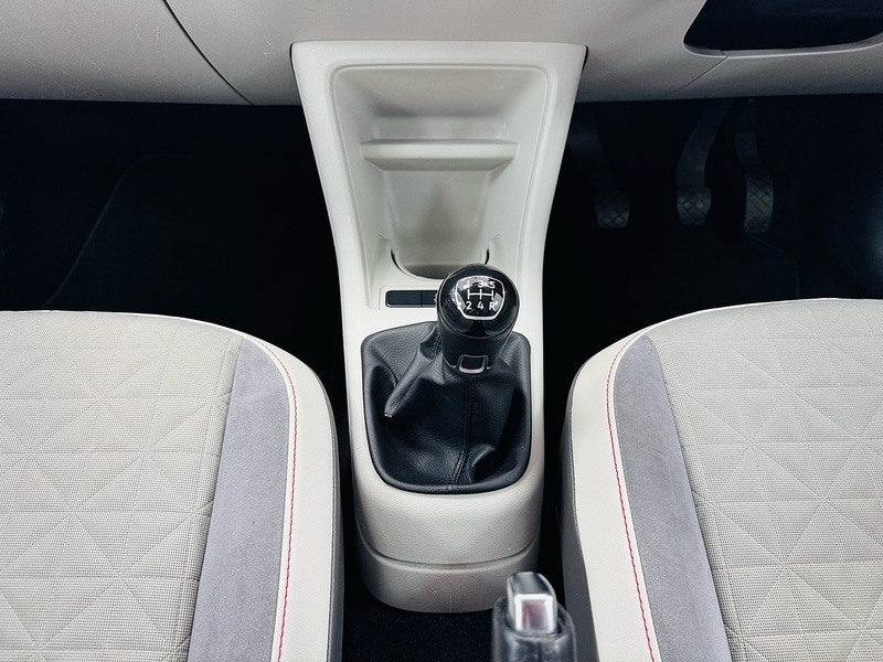 Used Volkswagen up! 2017 for sale - 76638642: Photo 28