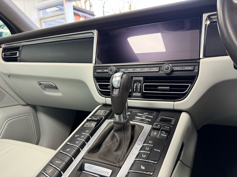 Used Porsche Macan 2020 for sale - 76919743: Photo 36