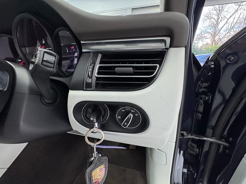 Used Porsche Macan 2020 for sale - 76919743: Photo 48