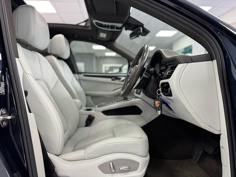 Used Porsche Macan 2020 for sale - 76919743: Photo 49