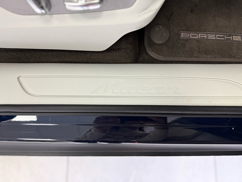 Used Porsche Macan 2020 for sale - 76919743: Photo 51