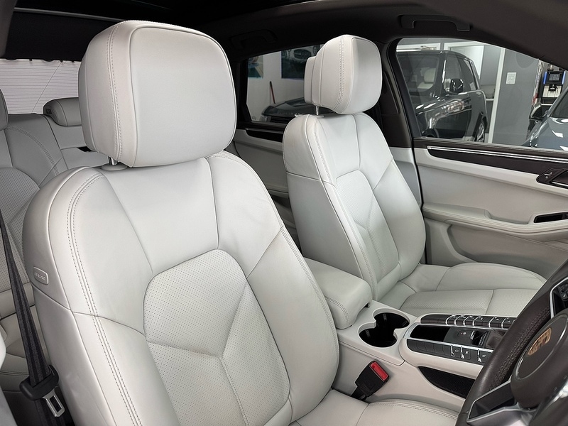 Used Porsche Macan 2020 for sale - 76919743: Photo 52