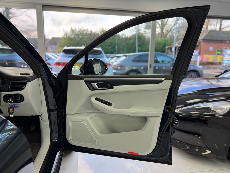 Used Porsche Macan 2020 for sale - 76919743: Photo 57