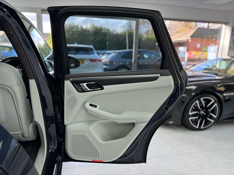 Used Porsche Macan 2020 for sale - 76919743: Photo 63