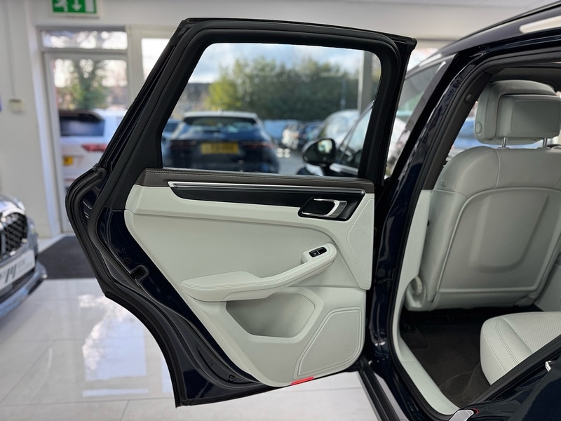 Used Porsche Macan 2020 for sale - 76919743: Photo 69