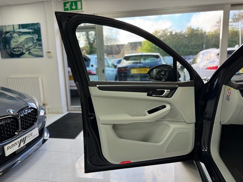 Used Porsche Macan 2020 for sale - 76919743: Photo 83