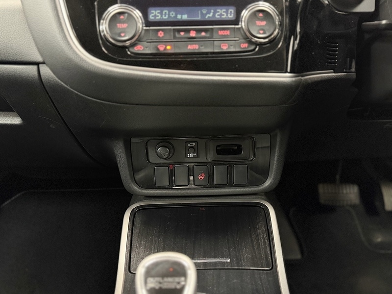 Used Mitsubishi Outlander 2016 for sale - 76707325: Photo 31