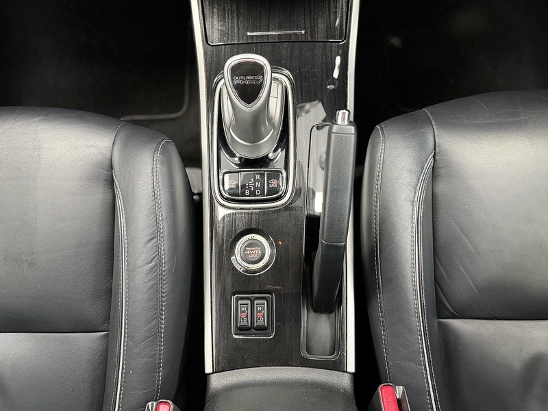 Used Mitsubishi Outlander 2016 for sale - 76707325: Photo 32