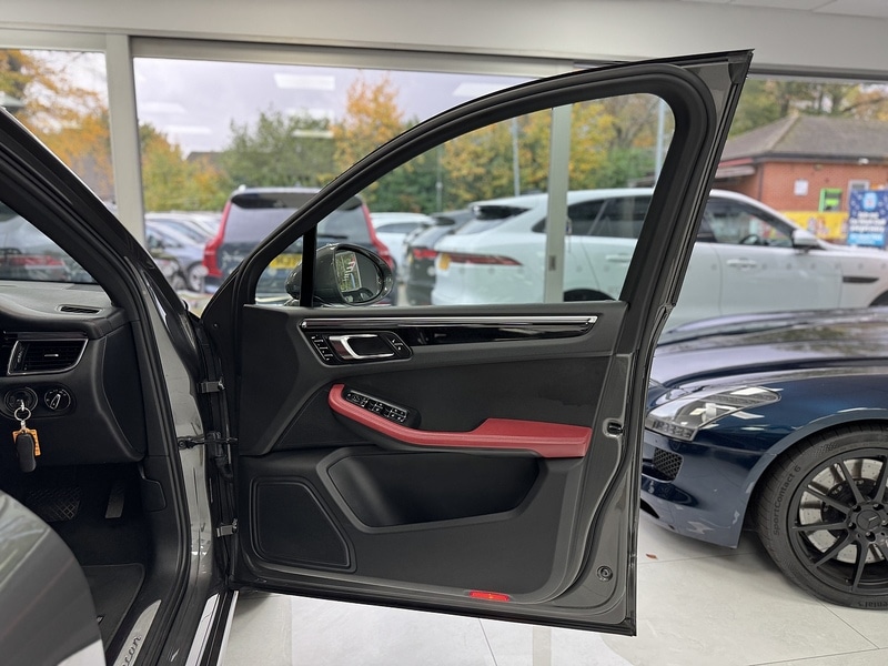 Used Porsche Macan 2015 for sale - 76536272: Photo 44