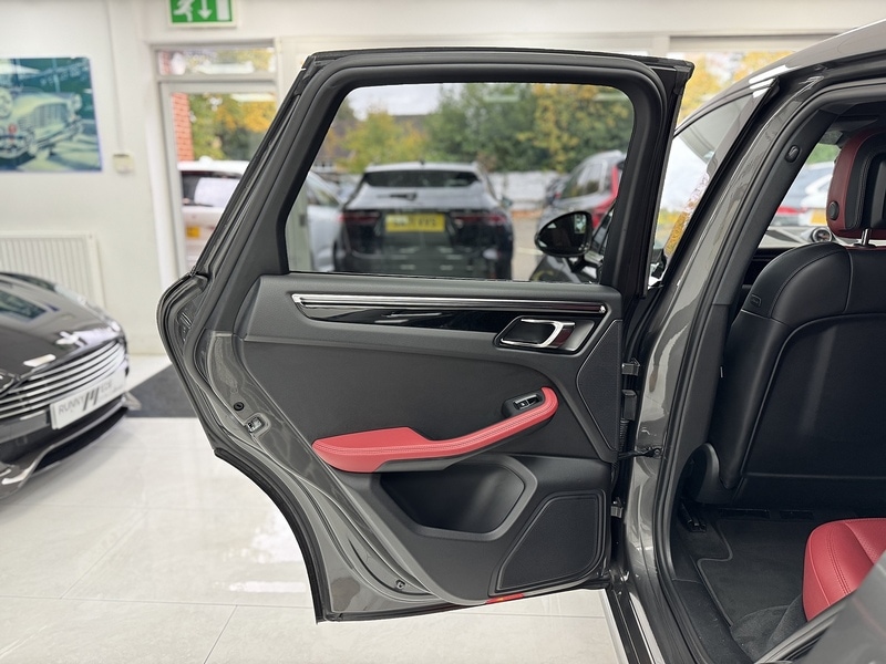 Used Porsche Macan 2015 for sale - 76536272: Photo 56