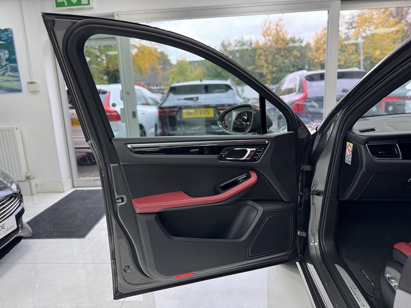 Used Porsche Macan 2015 for sale - 76536272: Photo 66