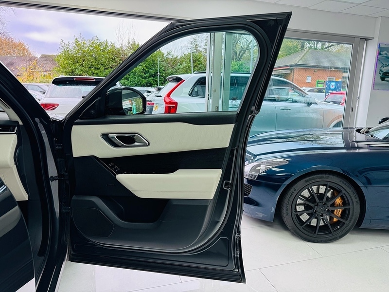 Used Land Rover Range Rover Velar 2018 for sale - 76692609: Photo 64