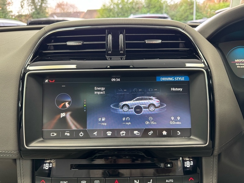 Used Jaguar F-Pace 2017 for sale - 76845874: Photo 32