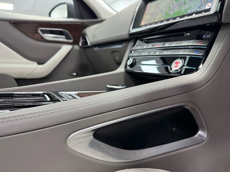 Used Jaguar F-Pace 2017 for sale - 76845874: Photo 37