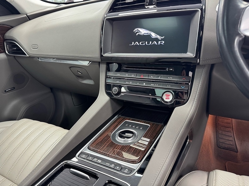 Used Jaguar F-Pace 2017 for sale - 76845874: Photo 38