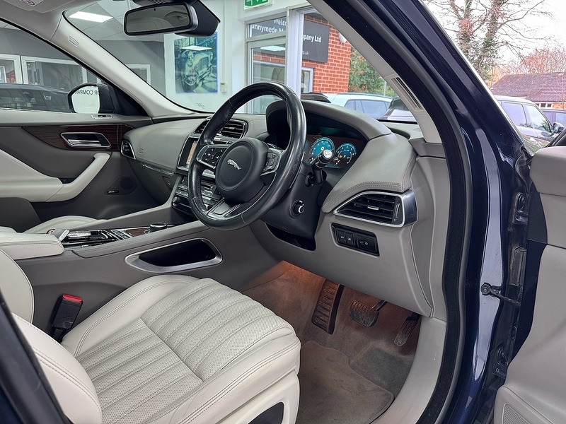 Used Jaguar F-Pace 2017 for sale - 76845874: Photo 45