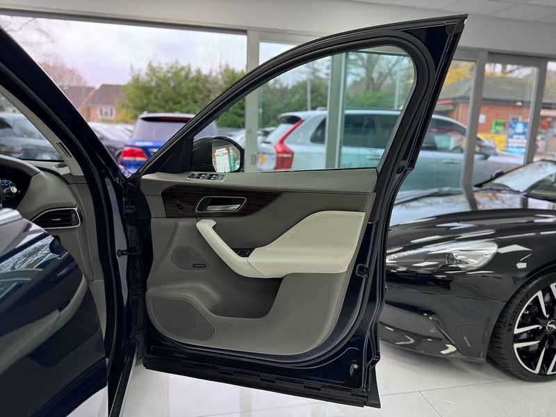 Used Jaguar F-Pace 2017 for sale - 76845874: Photo 54