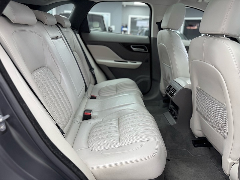 Used Jaguar F-Pace 2017 for sale - 76845874: Photo 59