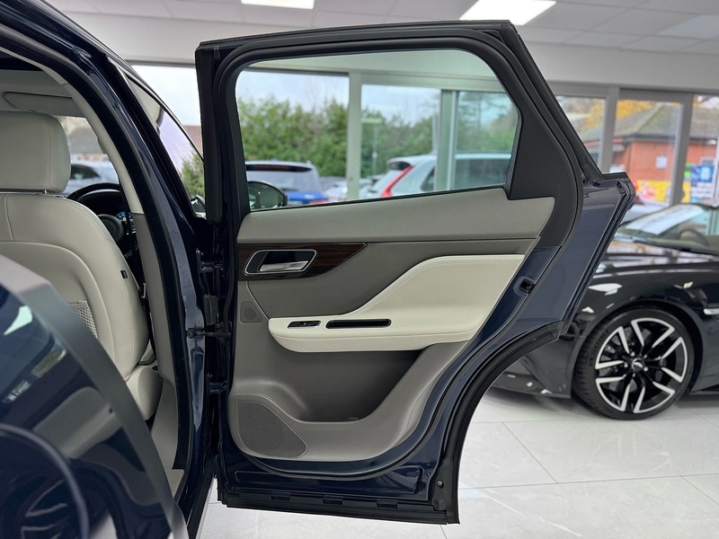 Used Jaguar F-Pace 2017 for sale - 76845874: Photo 62