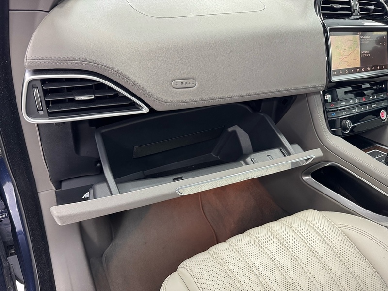 Used Jaguar F-Pace 2017 for sale - 76845874: Photo 75